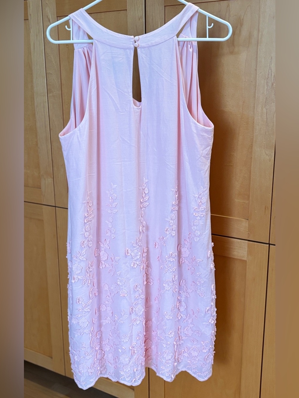 ECI New York Light Pink Women's  Dress with Appliquéd Floral Vines Keyhole Back